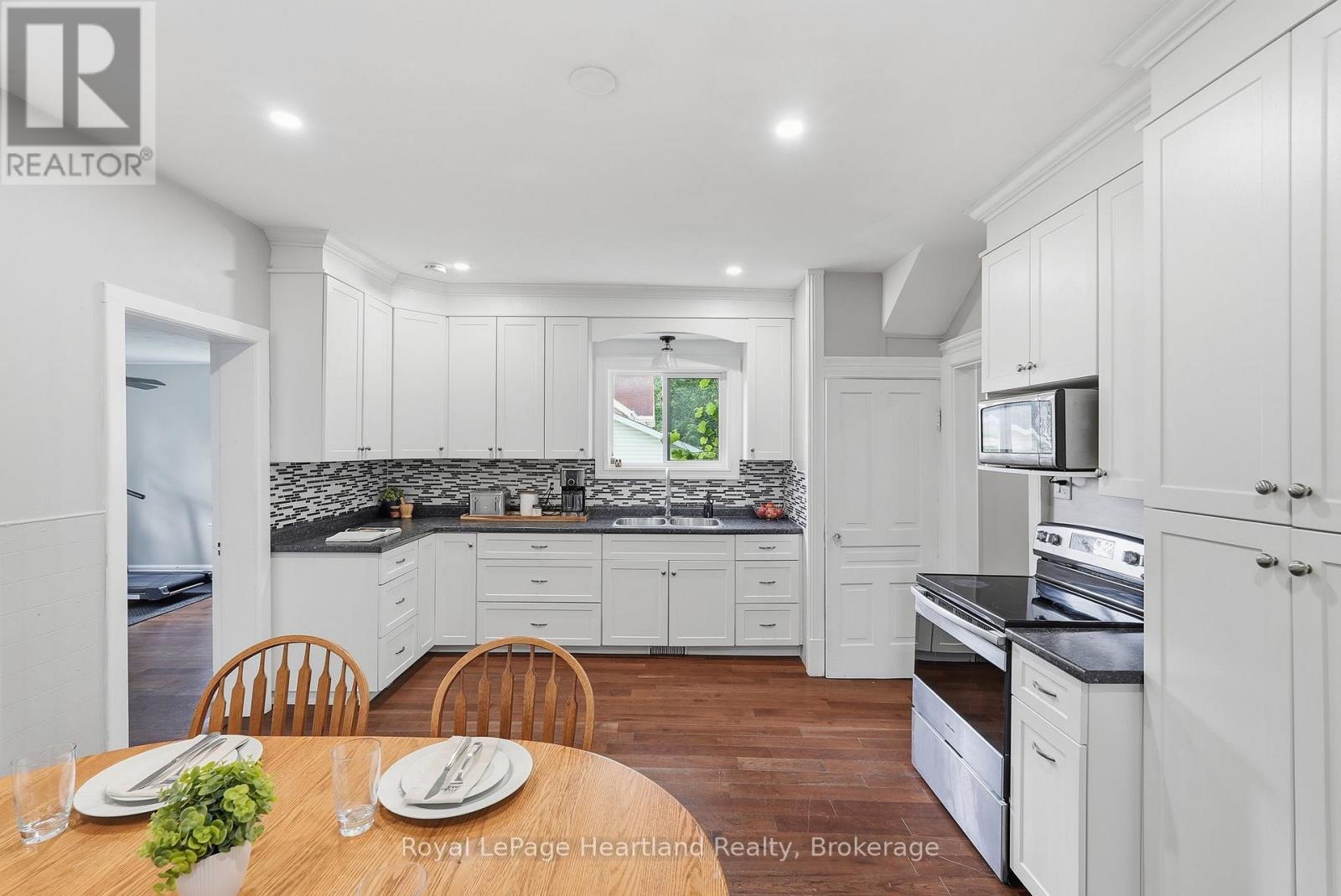 504 MAPLE STREET - 11
