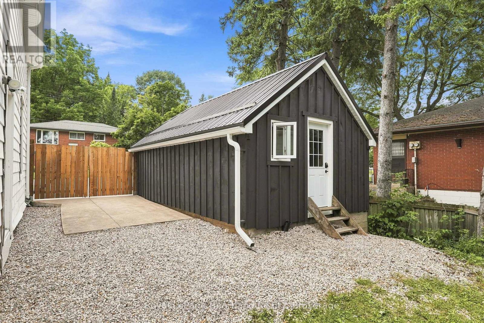 504 MAPLE STREET - 32