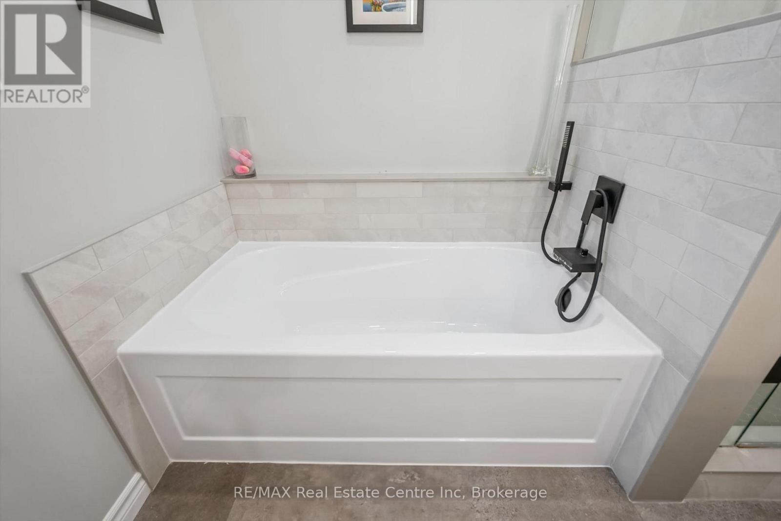 339 DANIEL CRESCENT - 17