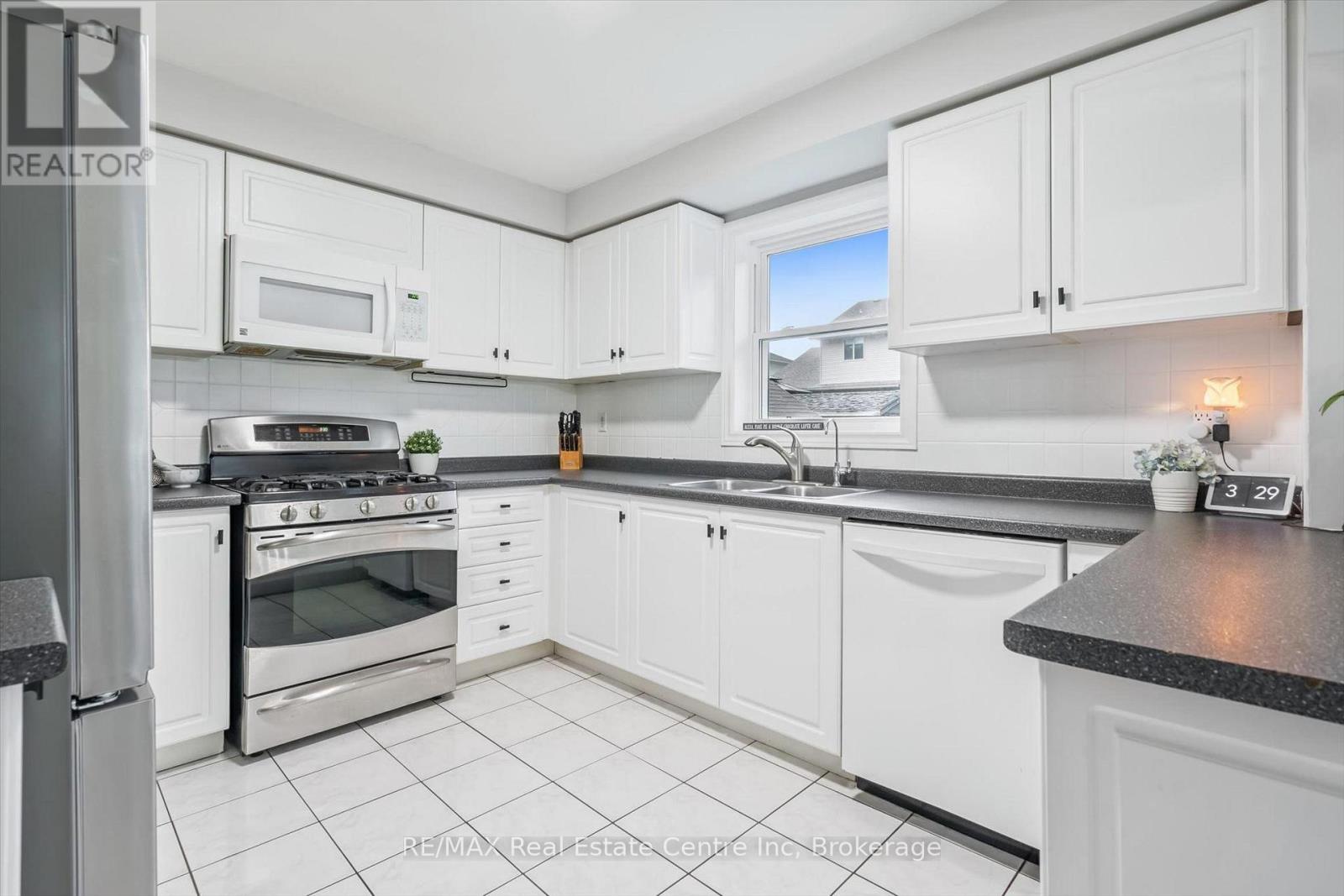 339 DANIEL CRESCENT - 7