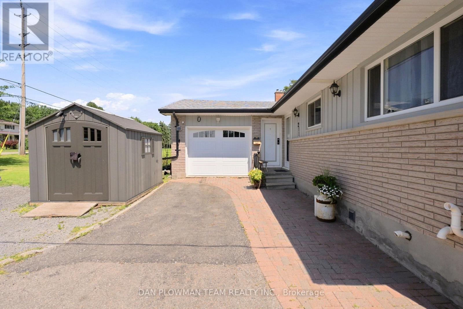 211 LIBERTY STREET N - 2