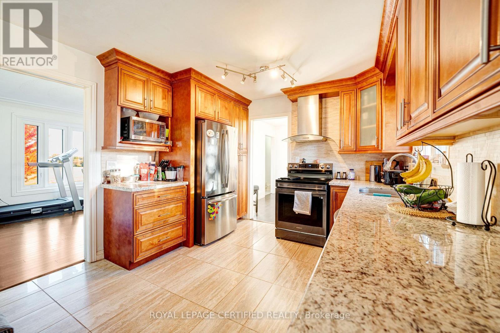 22186 KENNEDY ROAD - 25