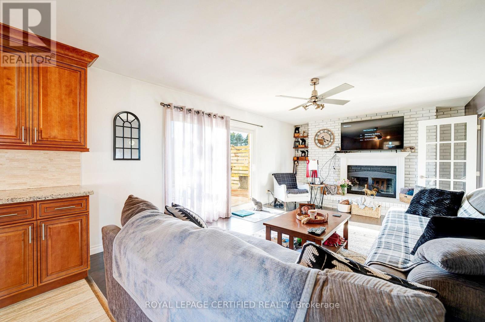 22186 KENNEDY ROAD - 24