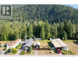 98 Johnson Way, Revelstoke, BC V0E2S0 Photo 9