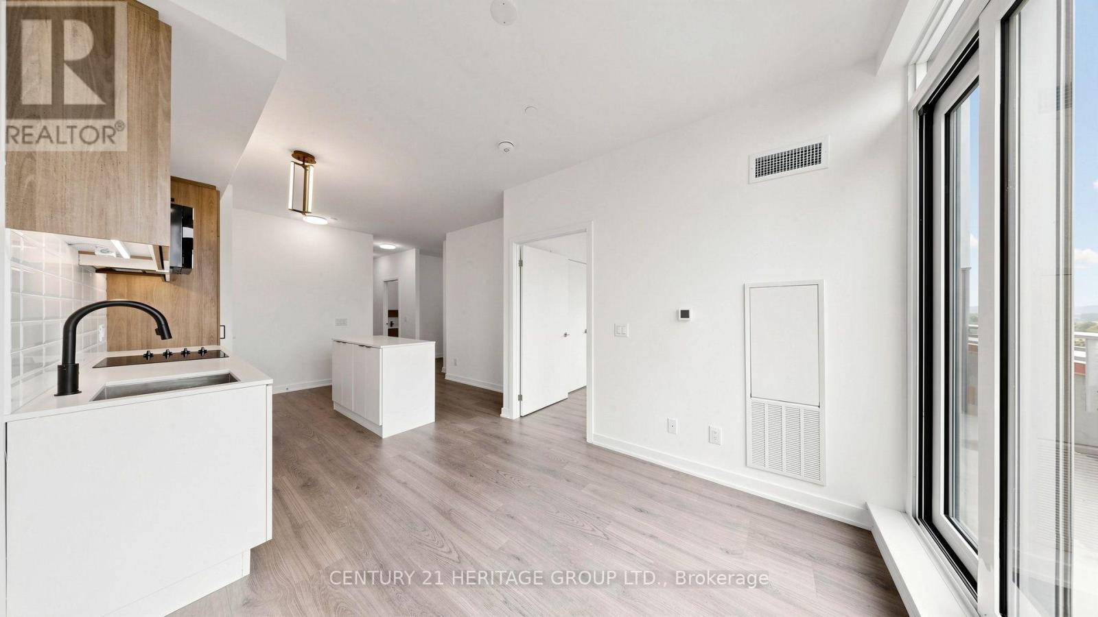 #718 8888 YONGE STREET - 12
