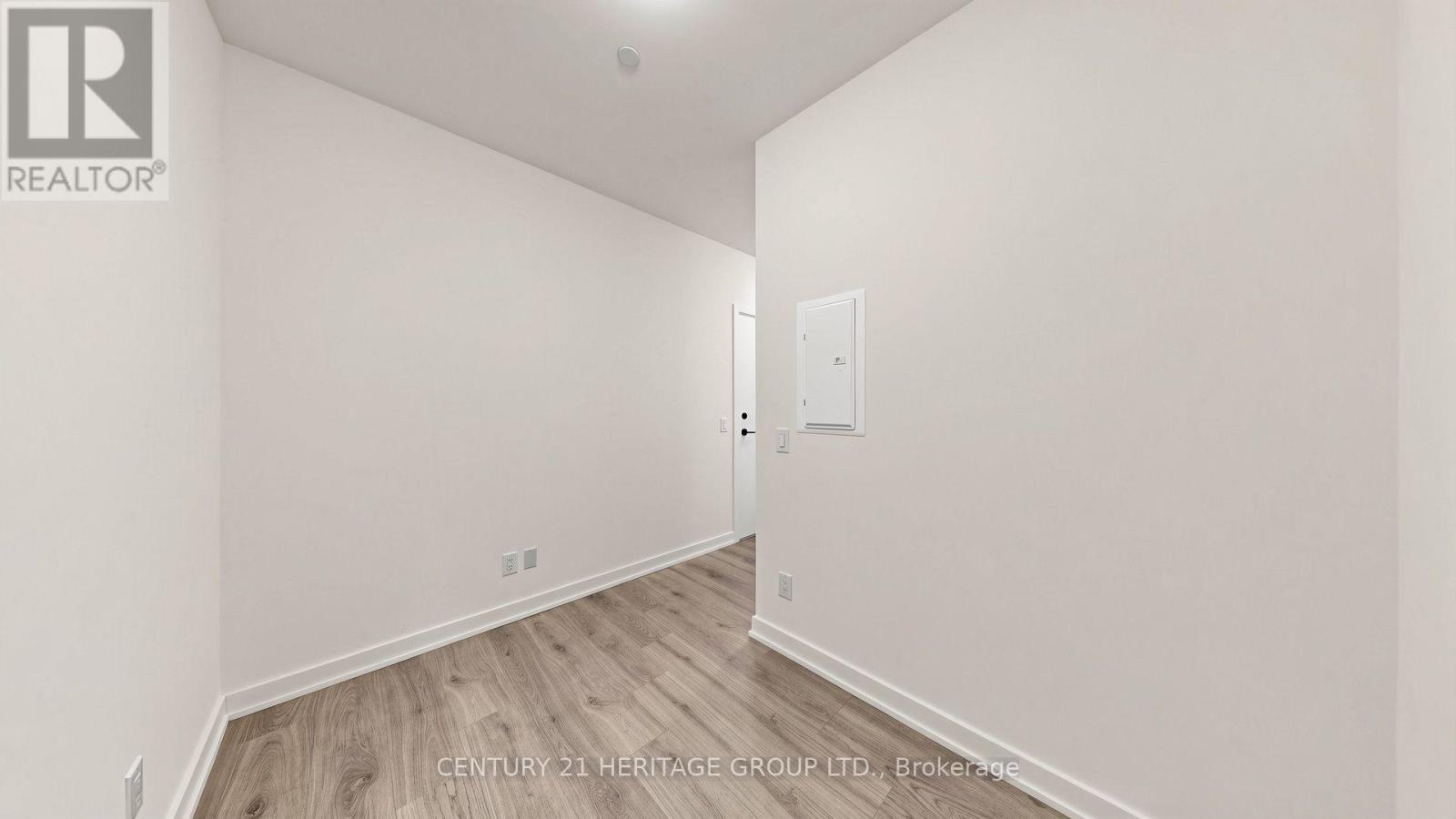#718 8888 YONGE STREET - 23