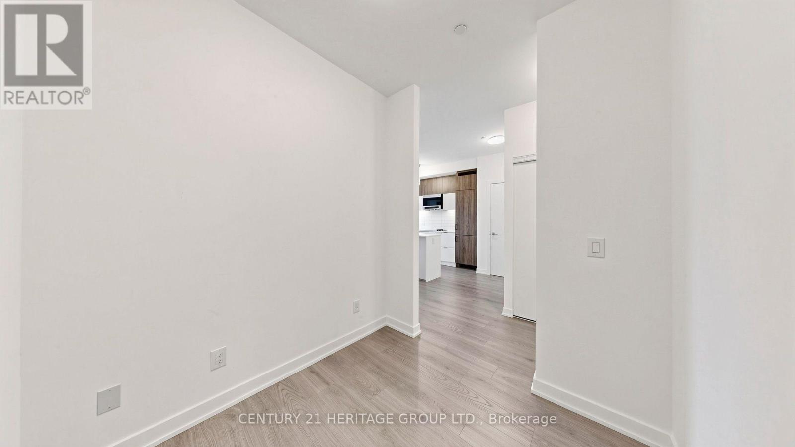 #718 8888 YONGE STREET - 25