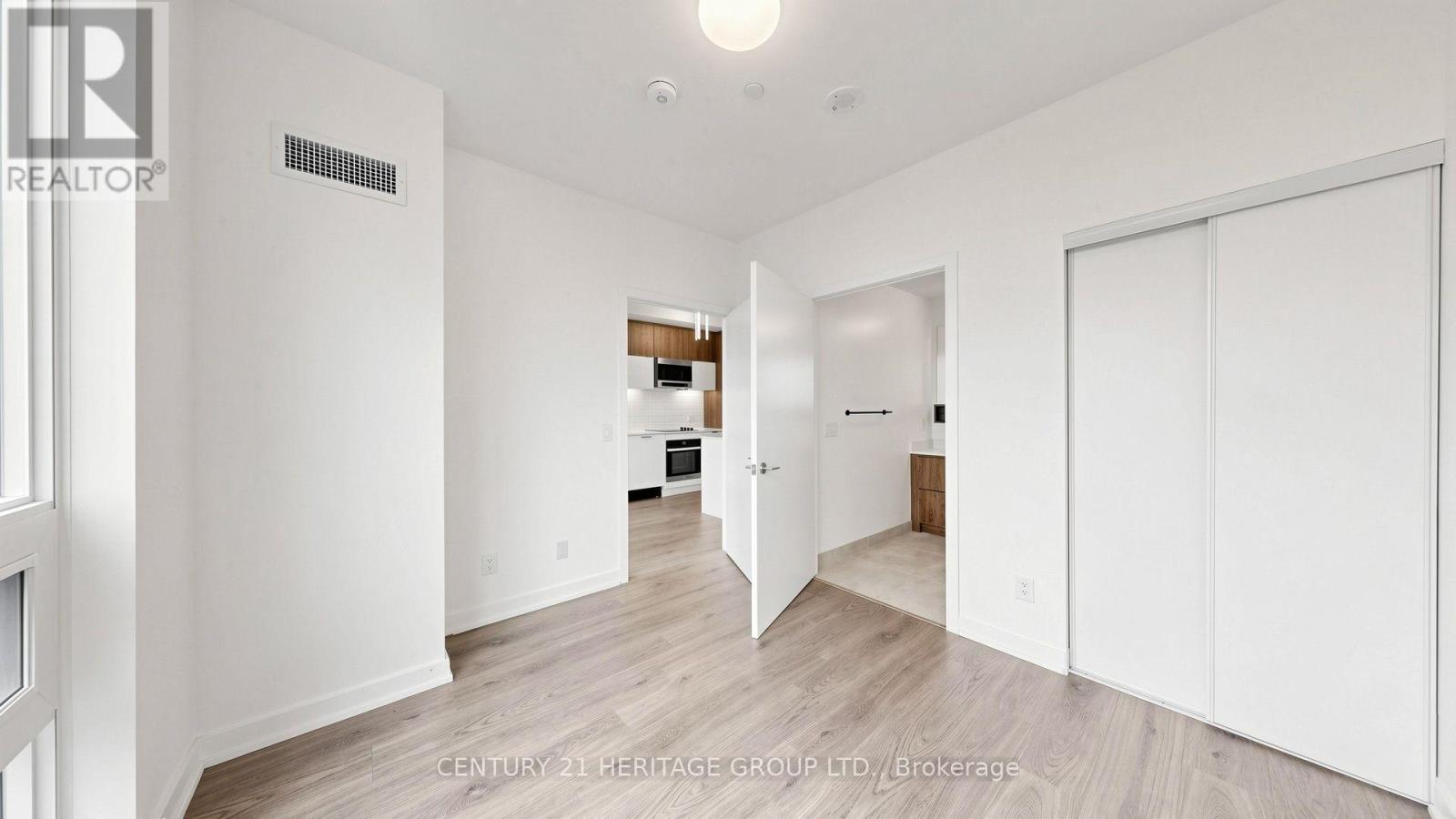 #718 8888 YONGE STREET - 28