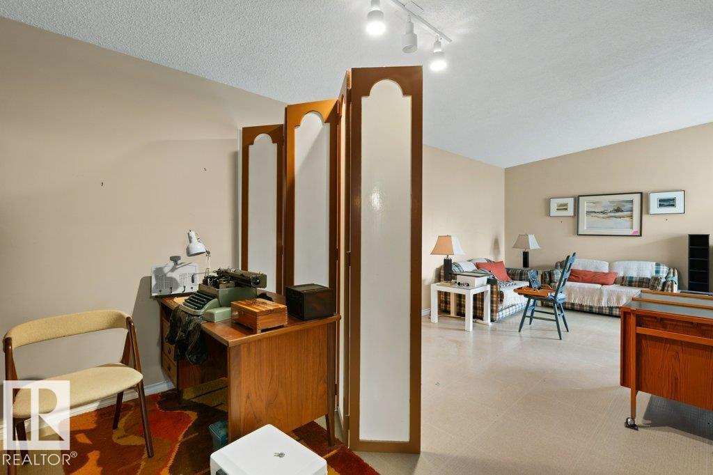 11408 53 AV NW - 24