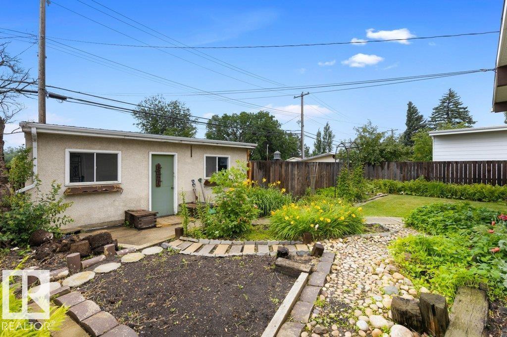 11408 53 AV NW - 35