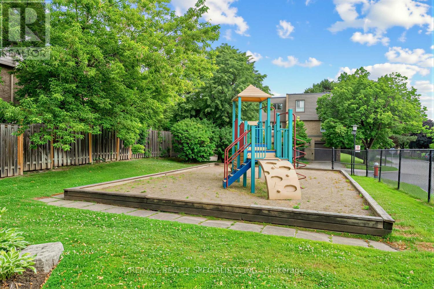 #7 405 HYACINTHE BOULEVARD - Image 32