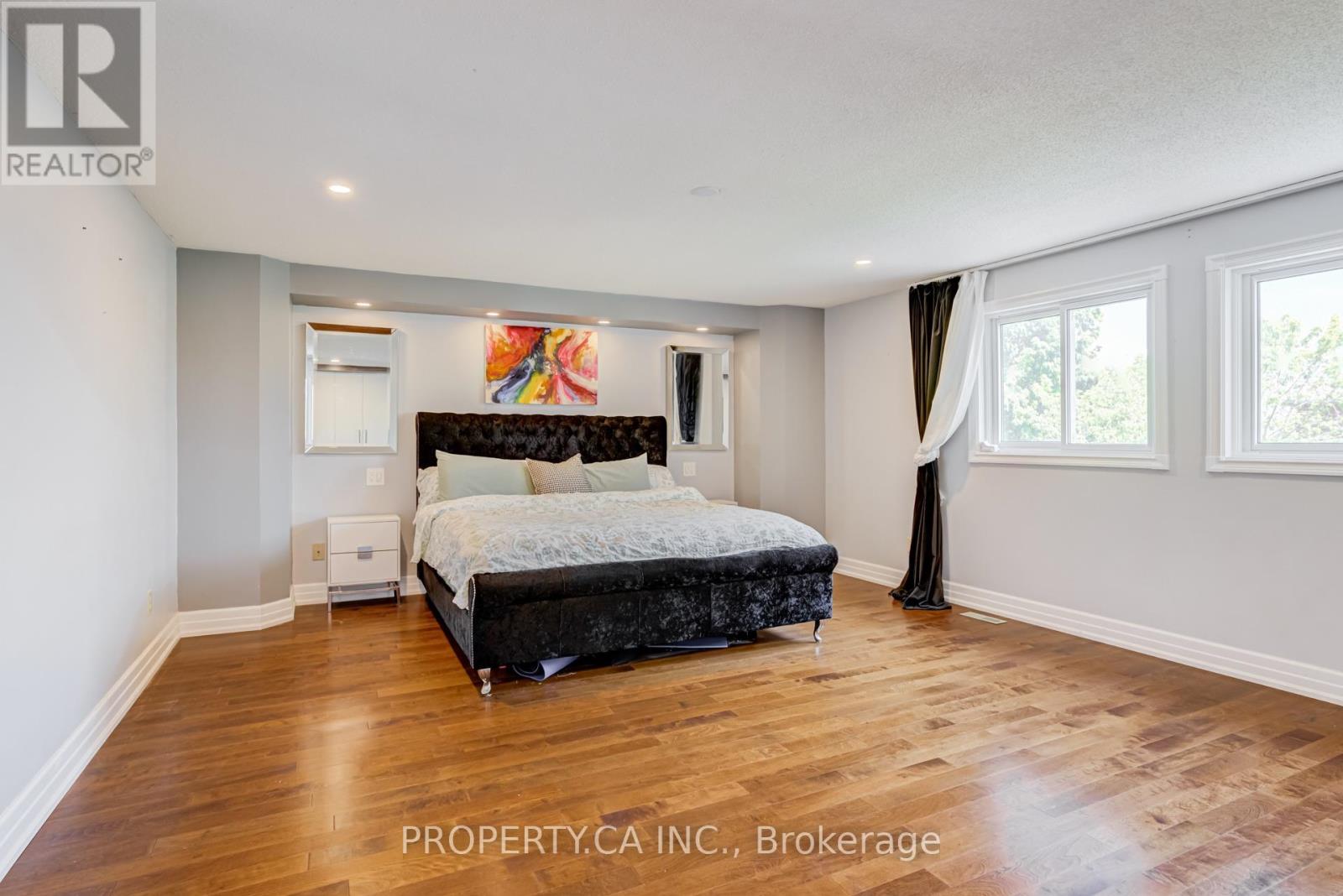 32 MCKINNON AVENUE - 21