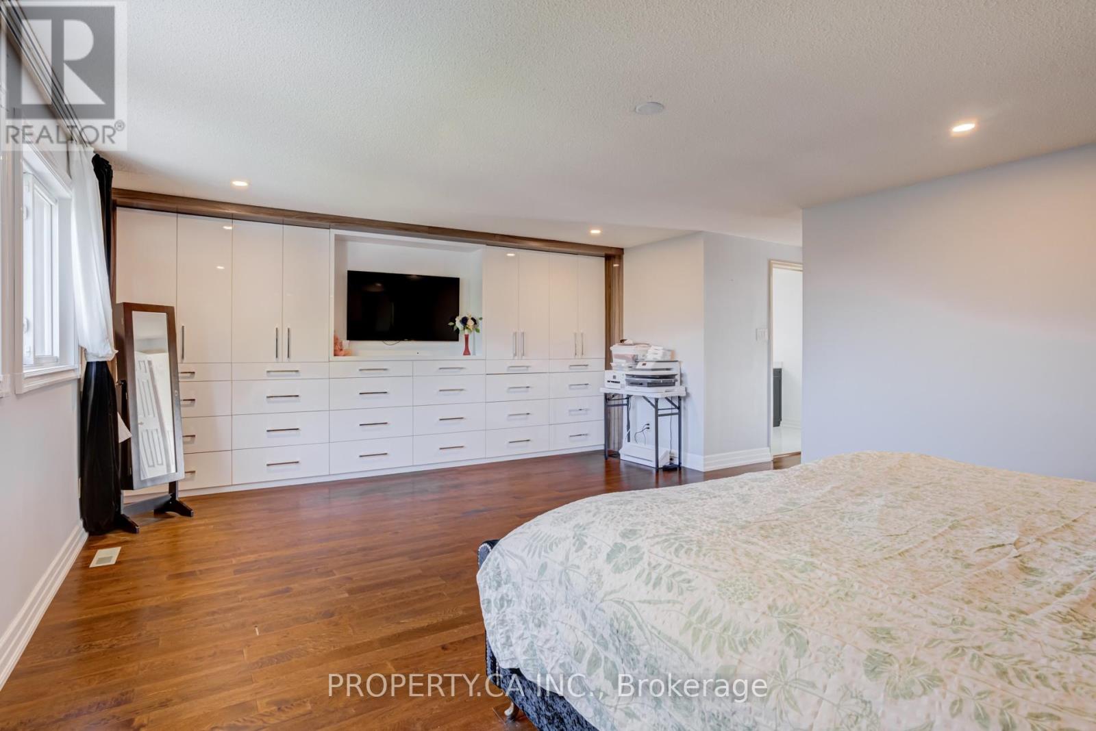 32 MCKINNON AVENUE - 22