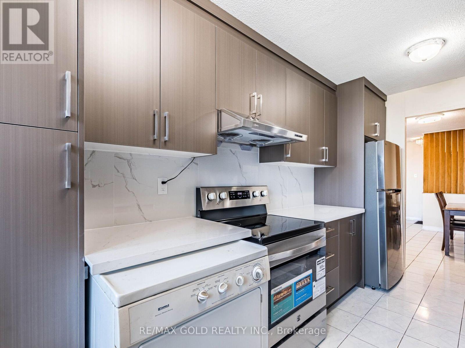 #1010 17 KNIGHTSBRIDGE ROAD - 21