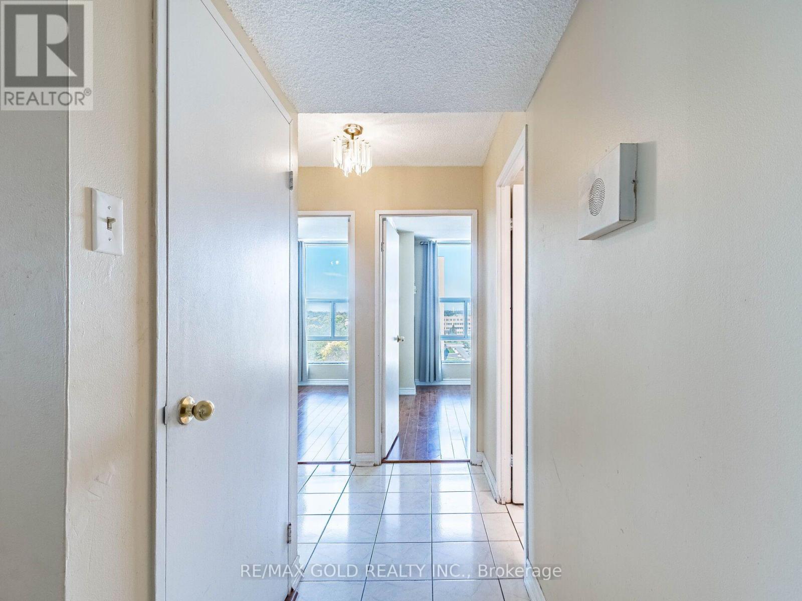 #1010 17 KNIGHTSBRIDGE ROAD - 41