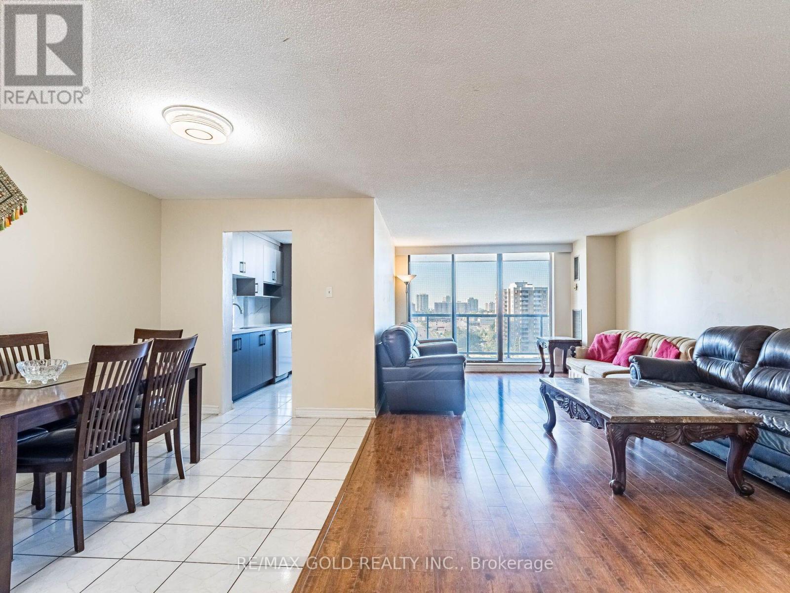#1010 17 KNIGHTSBRIDGE ROAD - 9