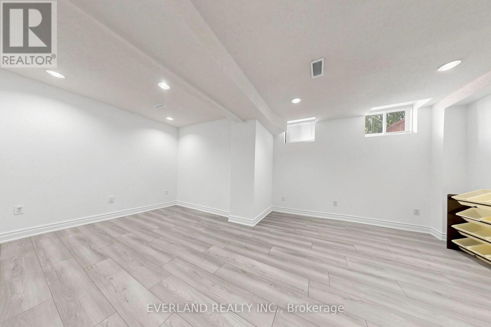 5588 HIGHBANK ROAD - 18