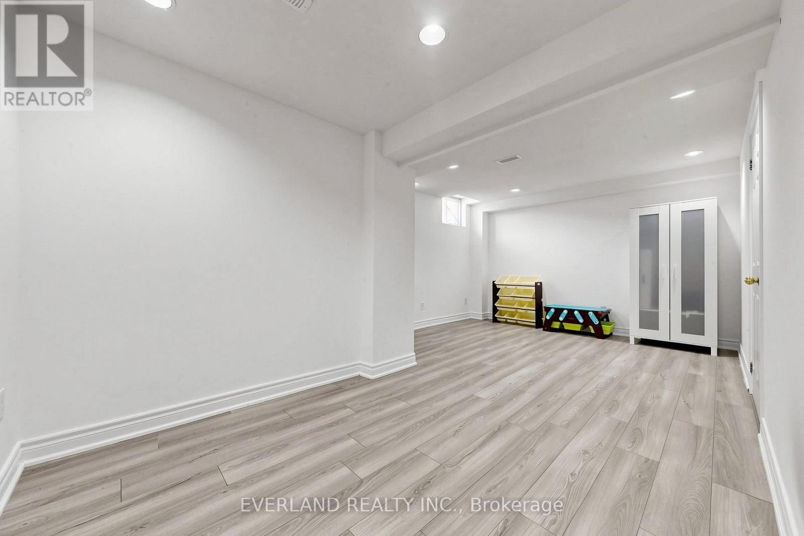 5588 HIGHBANK ROAD - 19