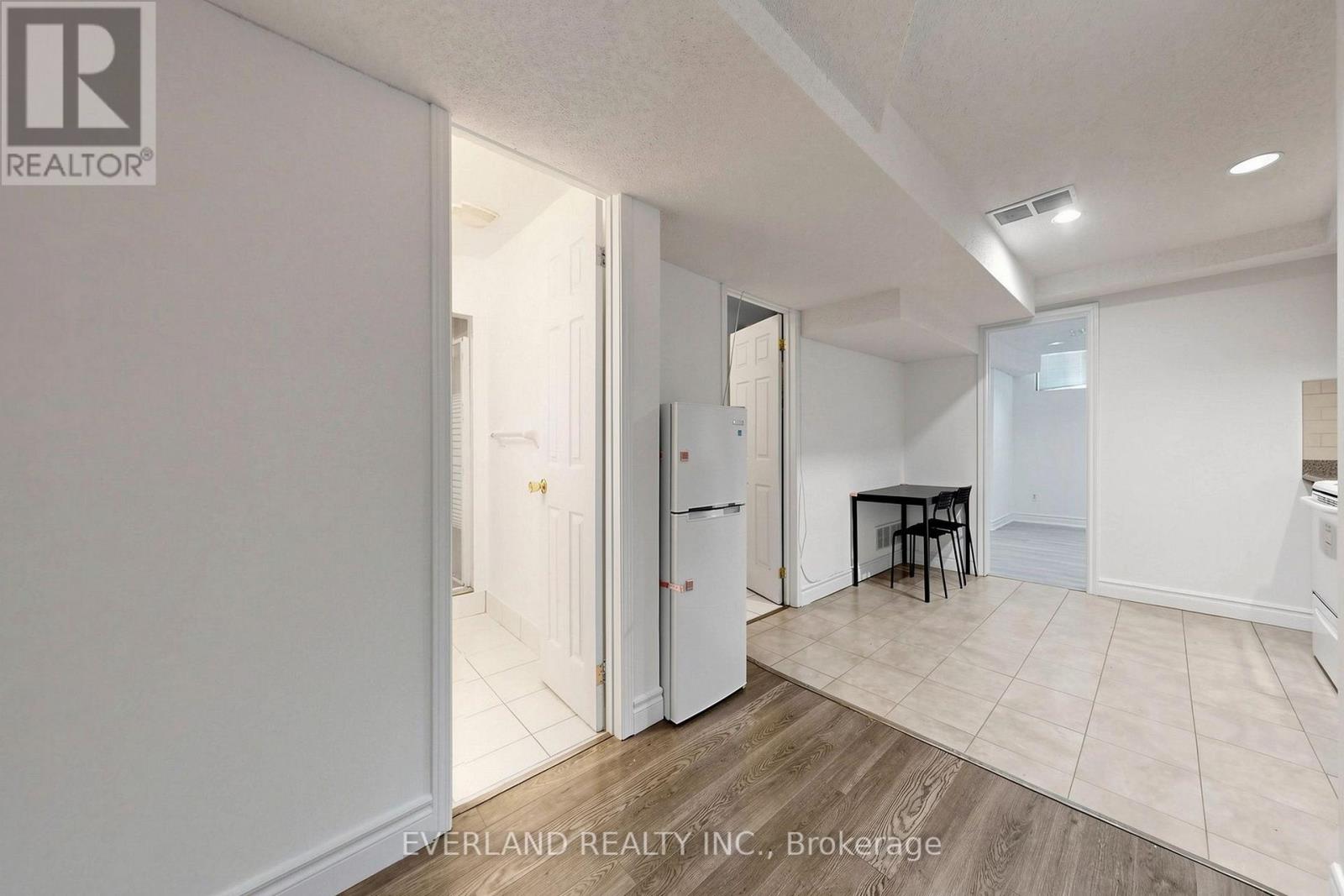 5588 HIGHBANK ROAD - 20
