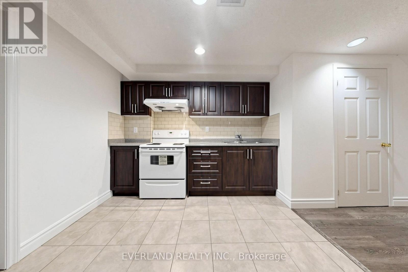 5588 HIGHBANK ROAD - 21