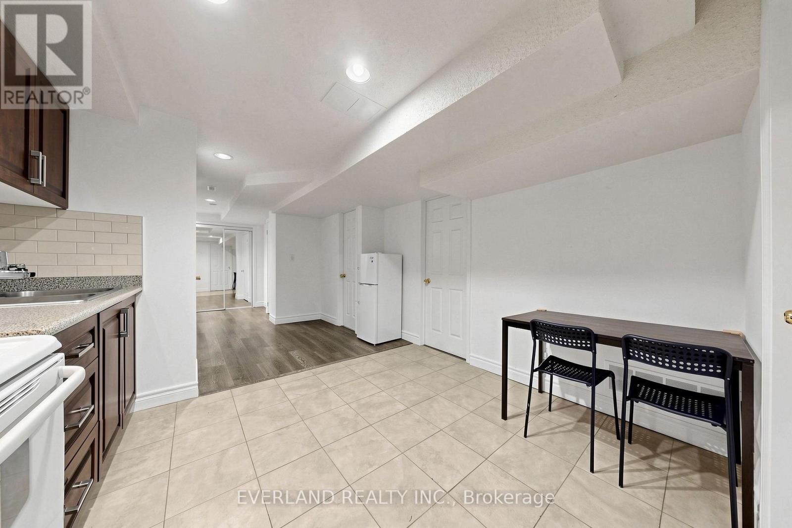 5588 HIGHBANK ROAD - 22
