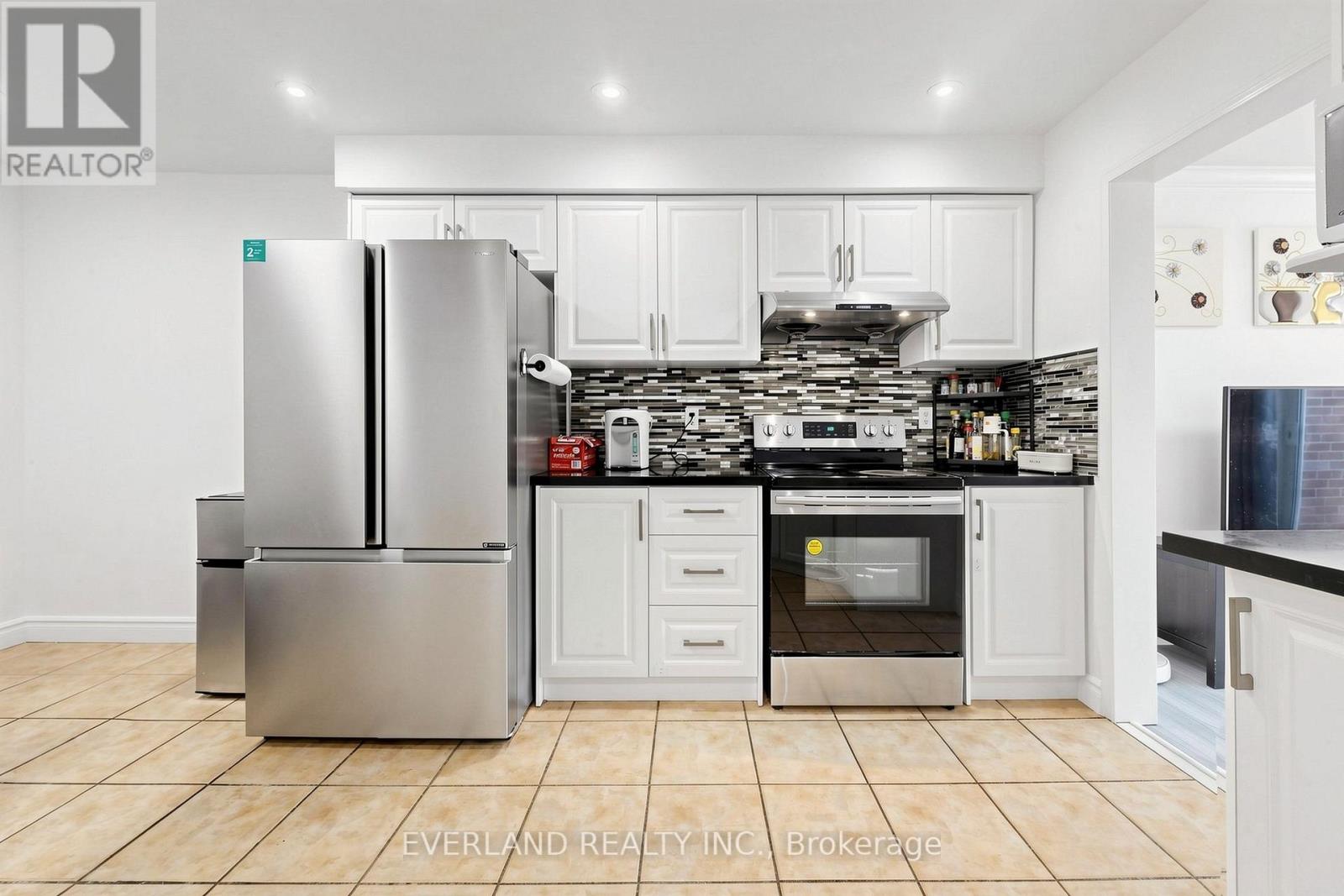 5588 HIGHBANK ROAD - 7