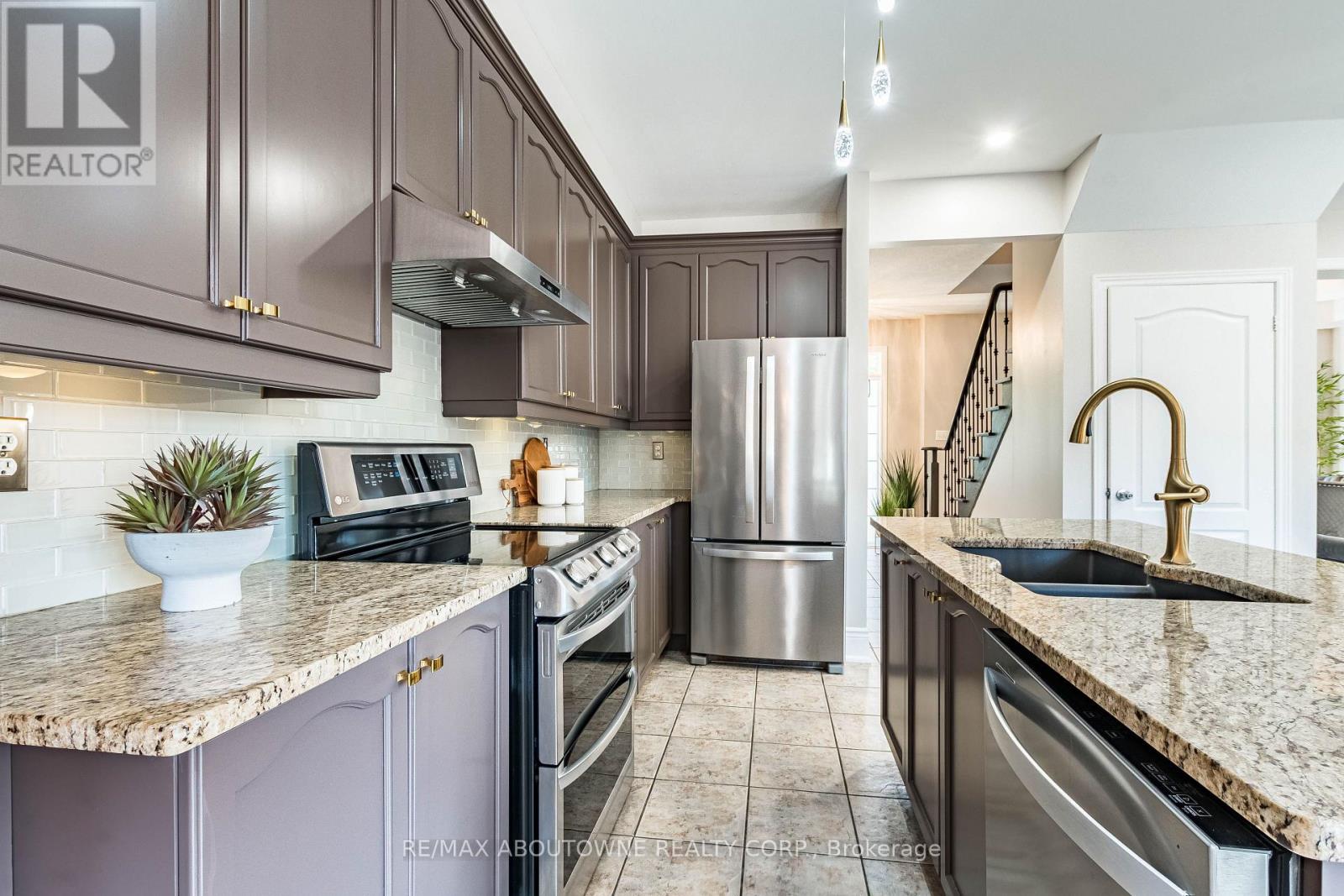 5550 TENTH LINE W - Image 14