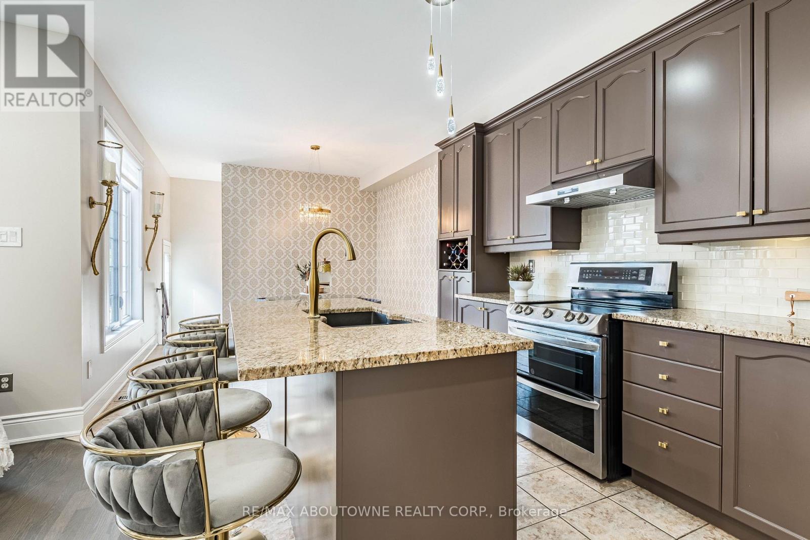 5550 TENTH LINE W - Image 15