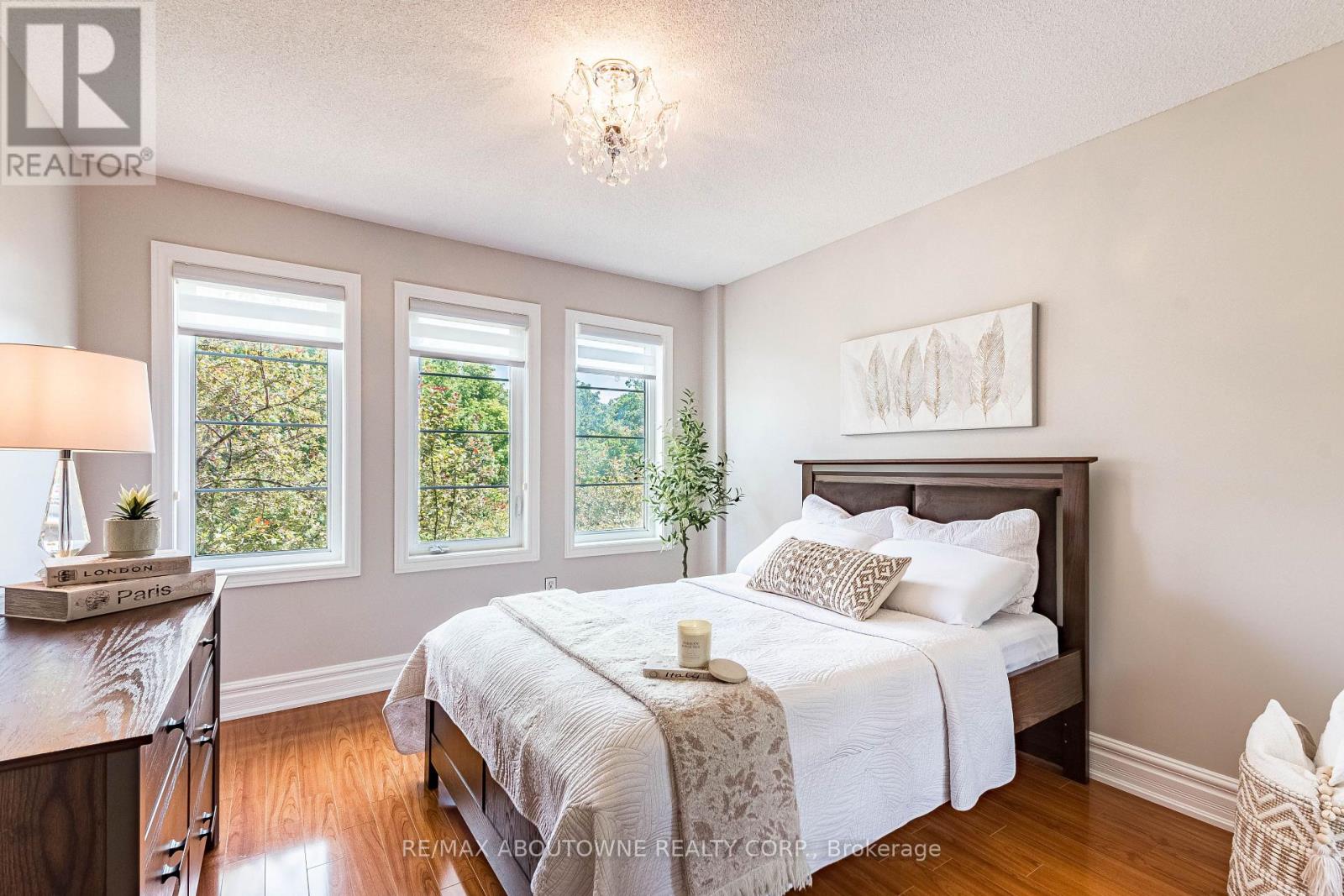 5550 TENTH LINE W - Image 31