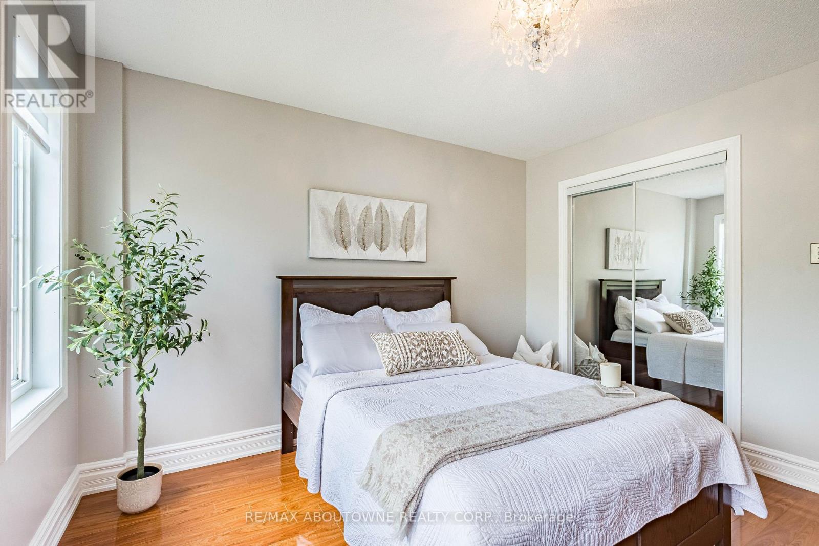 5550 TENTH LINE W - Image 32