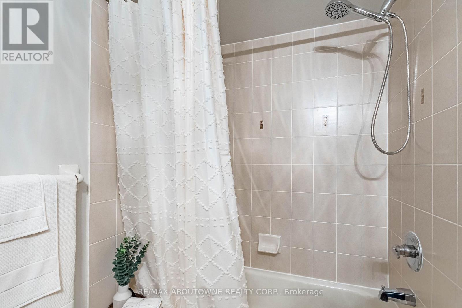 5550 TENTH LINE W - Image 35