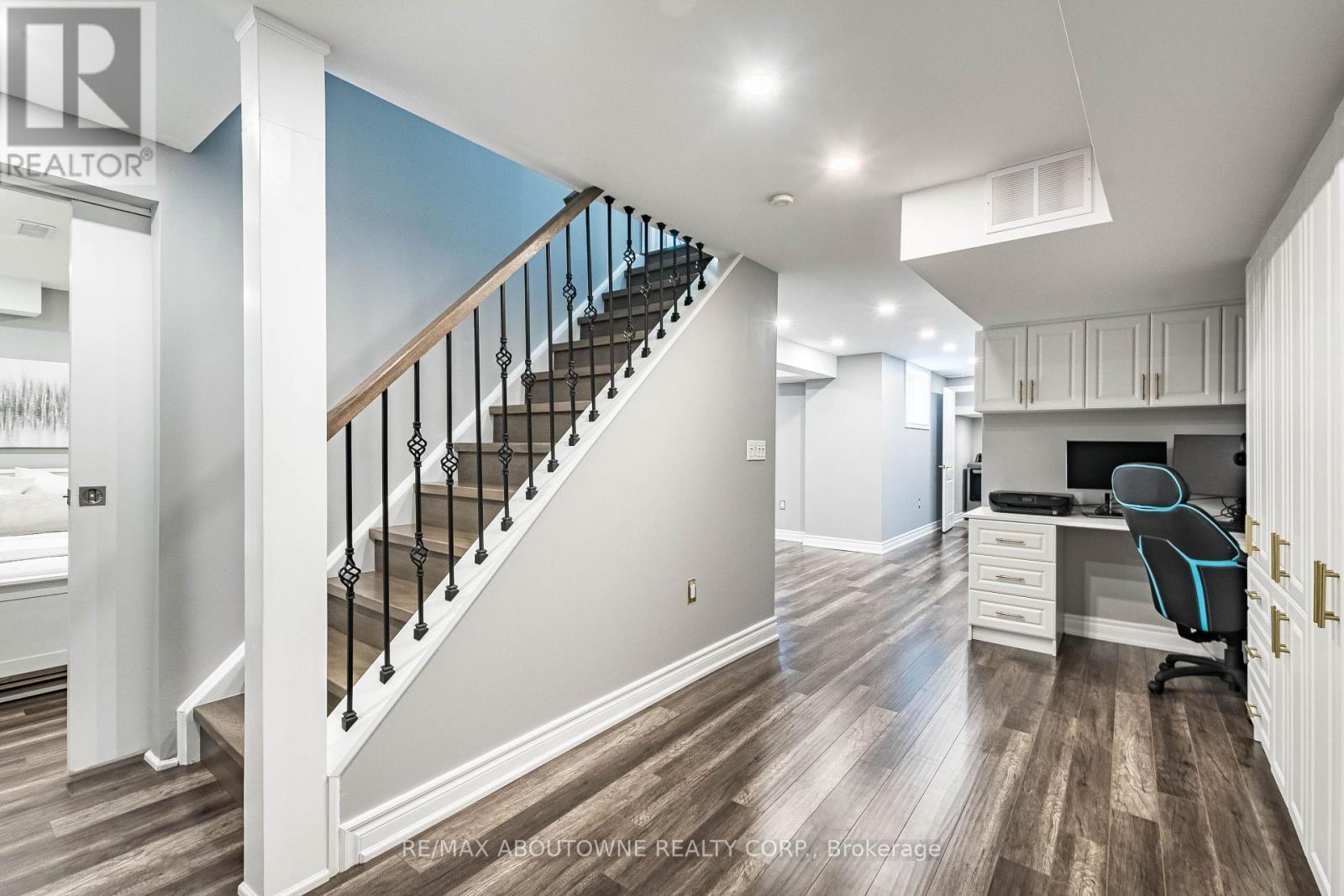 5550 TENTH LINE W - Image 36
