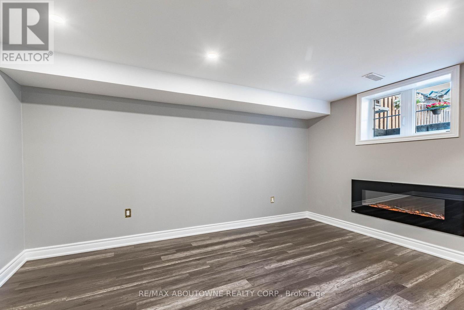 5550 TENTH LINE W - Image 38