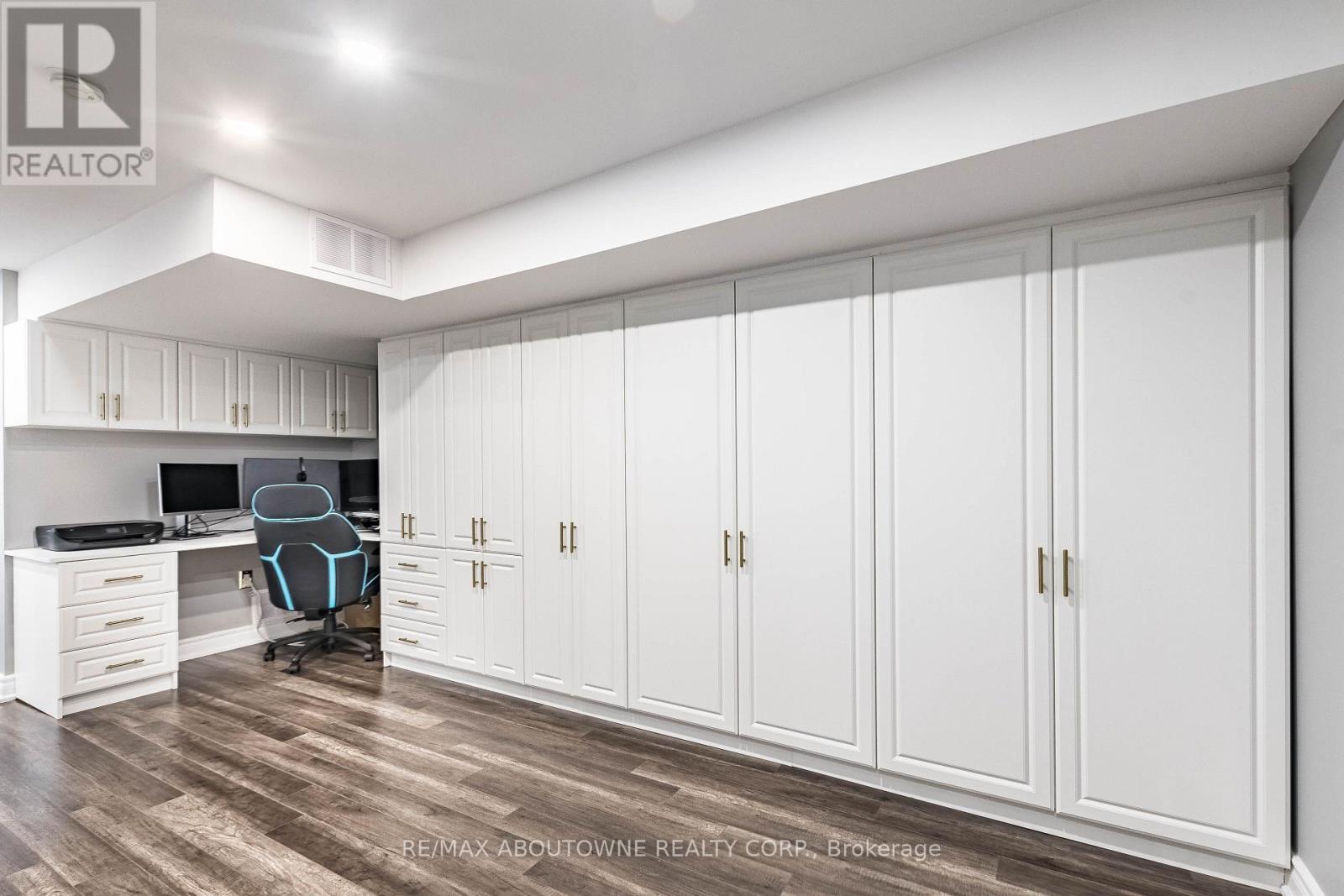 5550 TENTH LINE W - Image 39