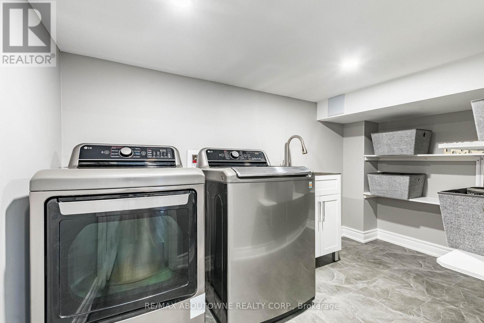 5550 TENTH LINE W - Image 44