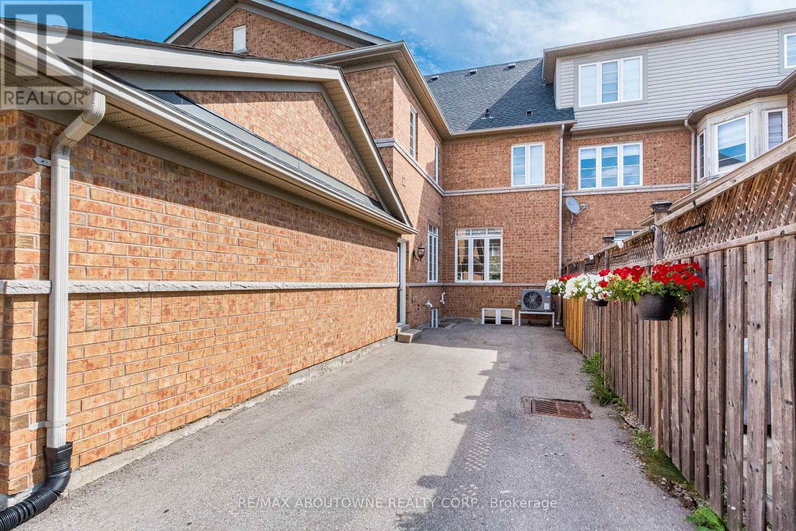 5550 TENTH LINE W - Image 46