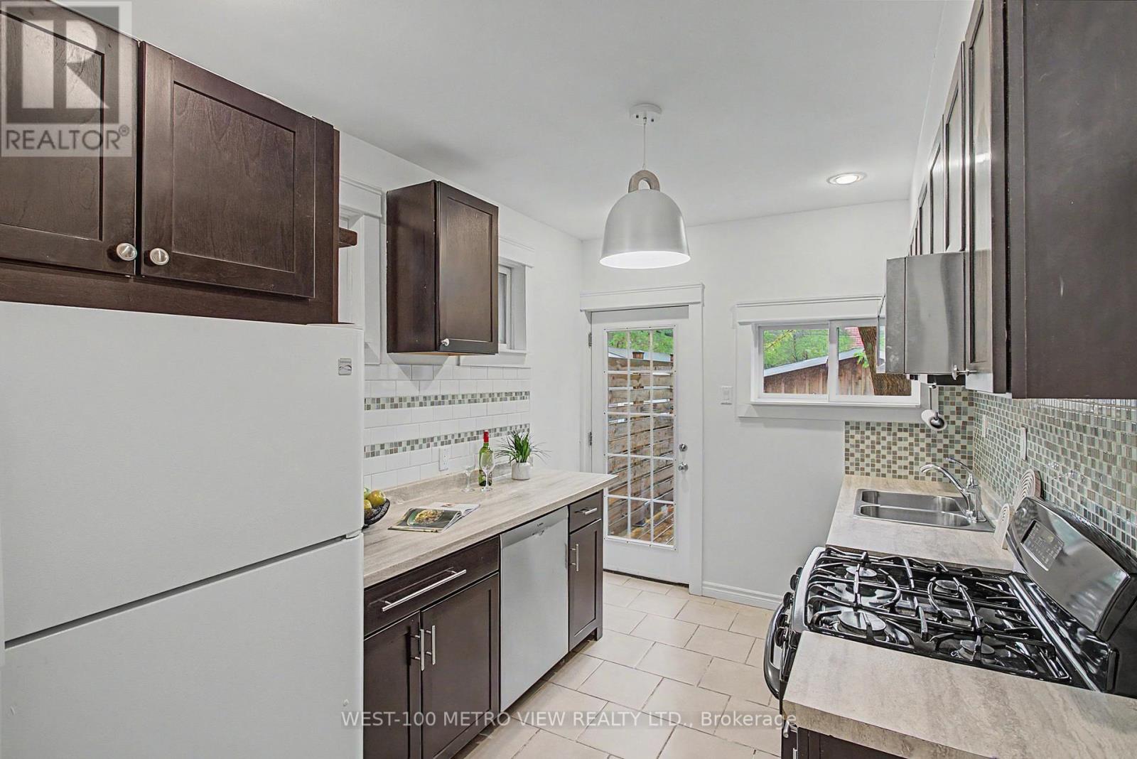 21 SPRINGER AVENUE - 15