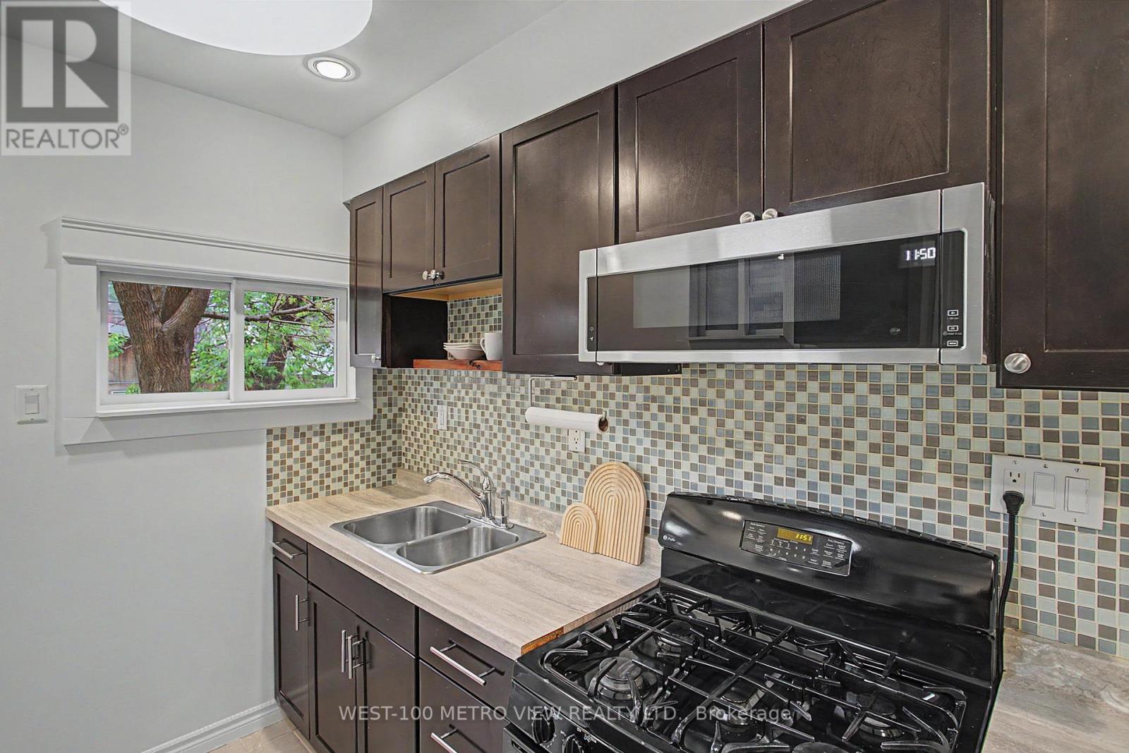 21 SPRINGER AVENUE - 16