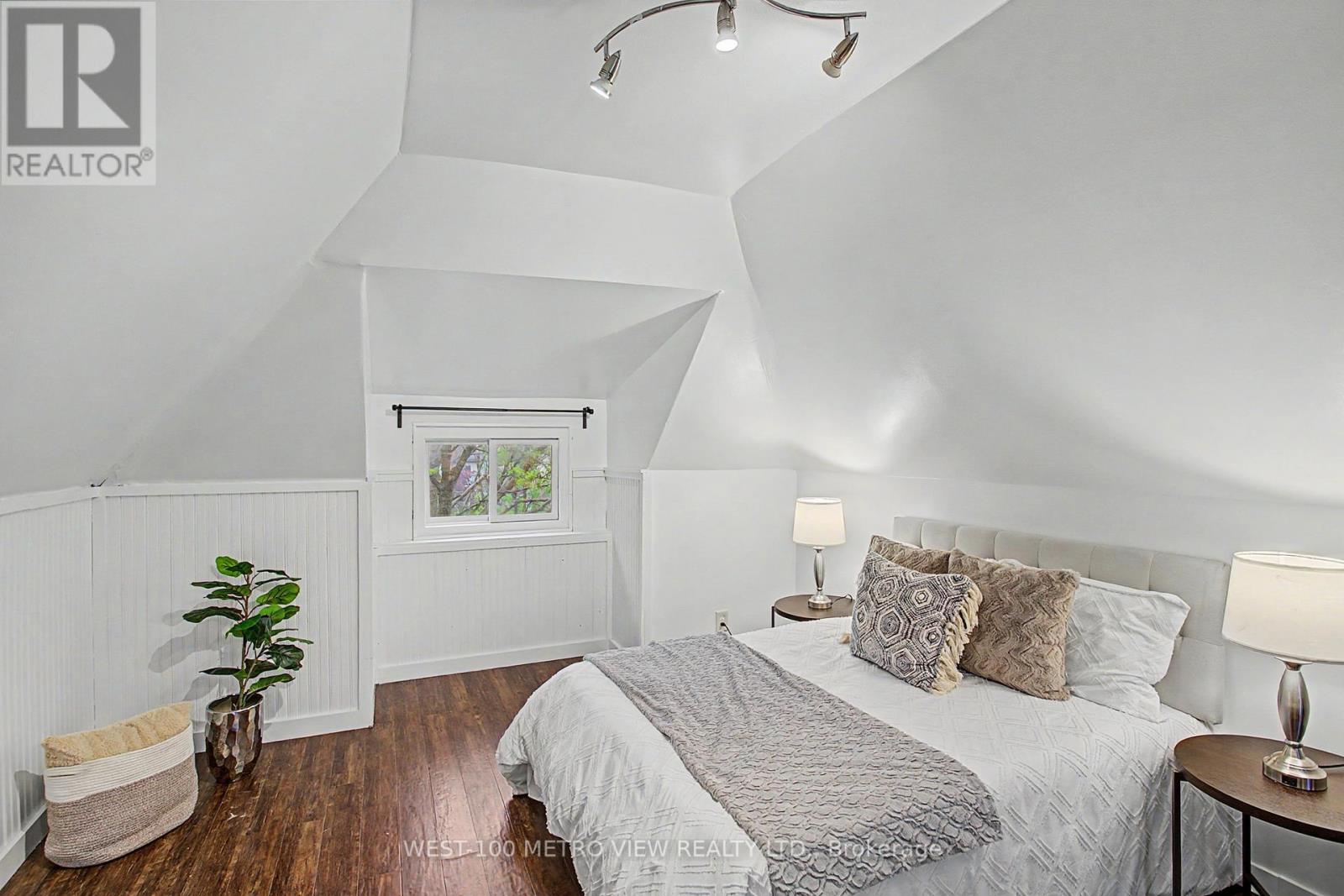 21 SPRINGER AVENUE - 27