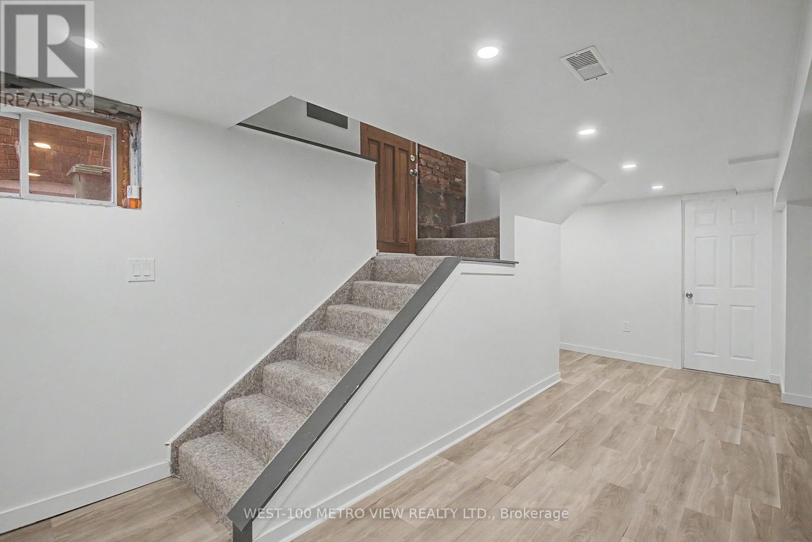 21 SPRINGER AVENUE - 30