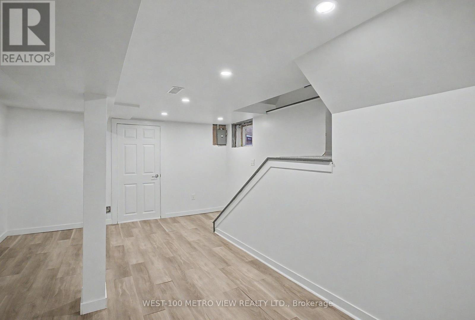 21 SPRINGER AVENUE - 32