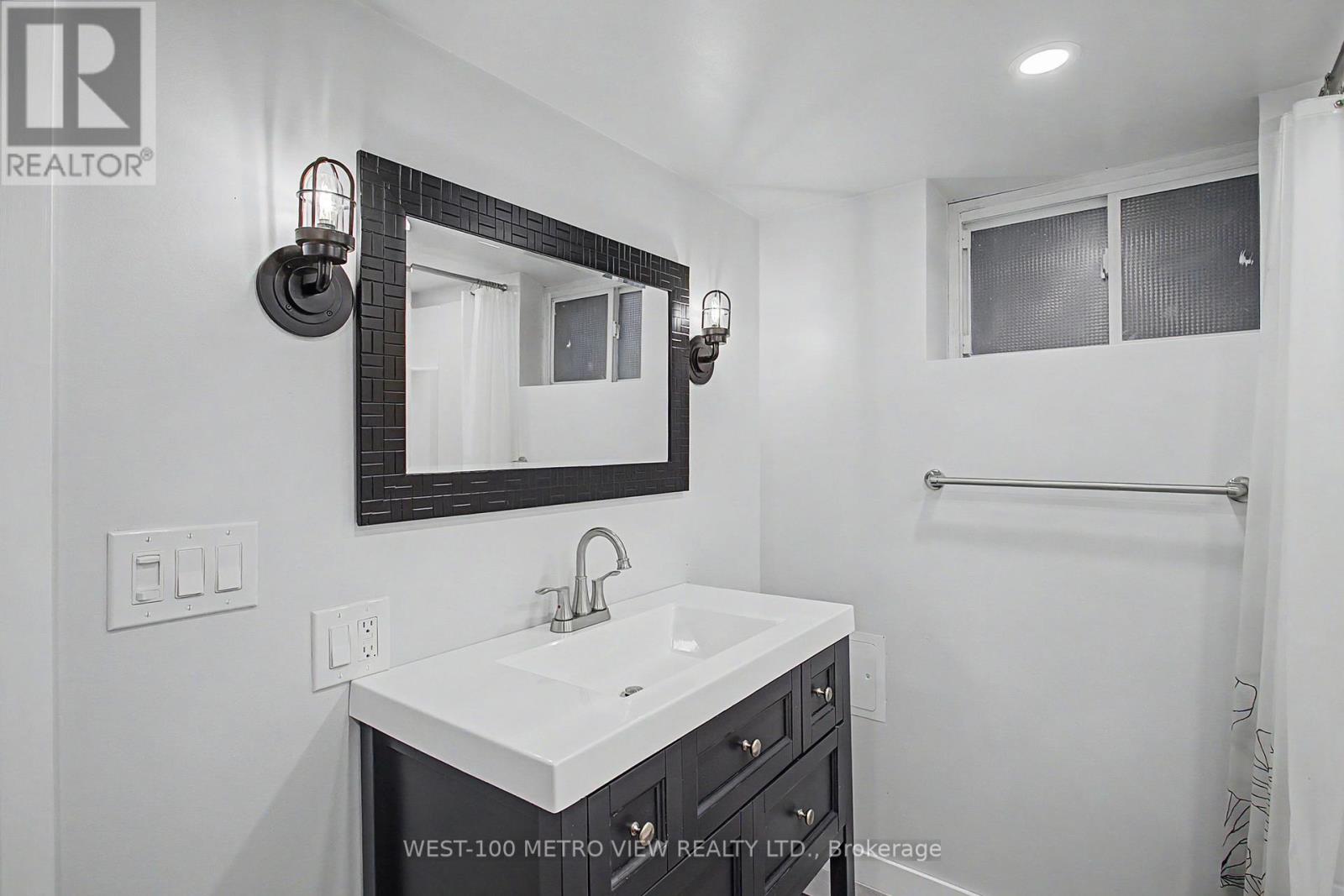 21 SPRINGER AVENUE - 34