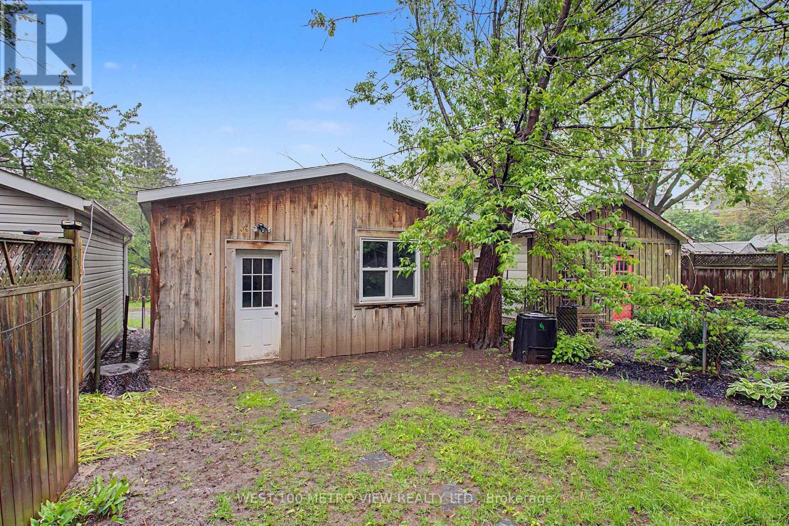 21 SPRINGER AVENUE - 40