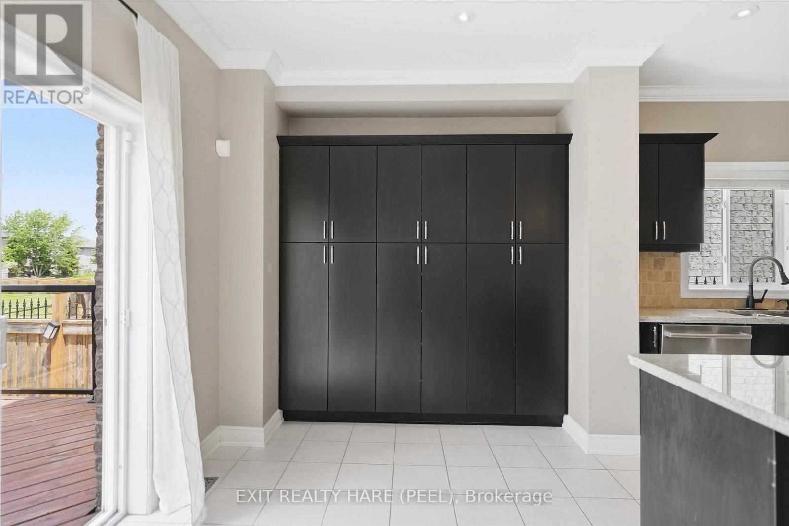 174 IRWIN AVENUE - 16