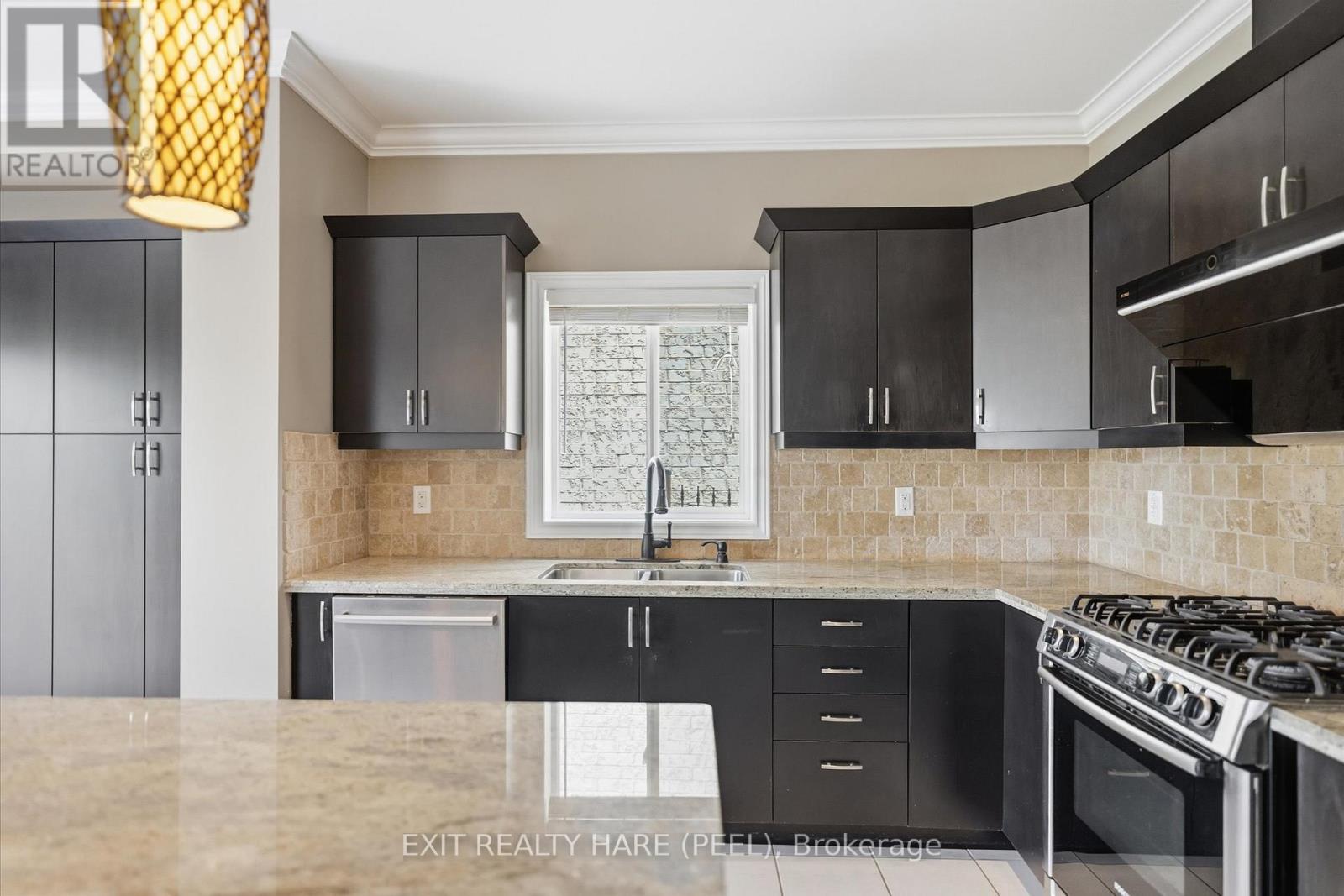 174 IRWIN AVENUE - 18
