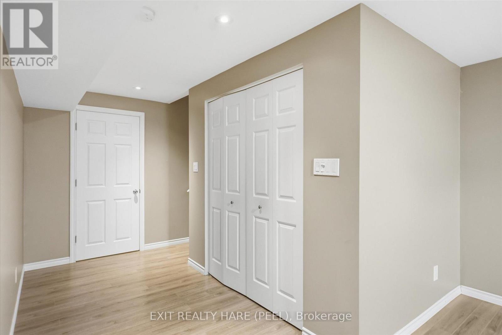 174 IRWIN AVENUE - 32