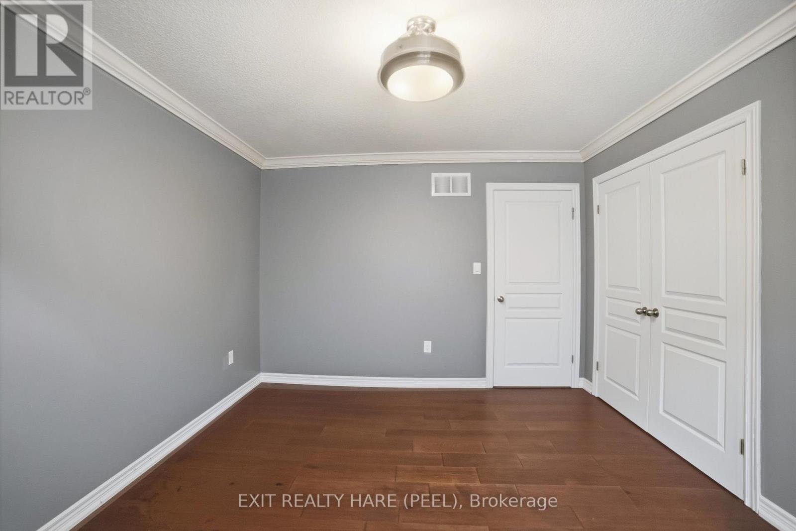 174 IRWIN AVENUE - 34