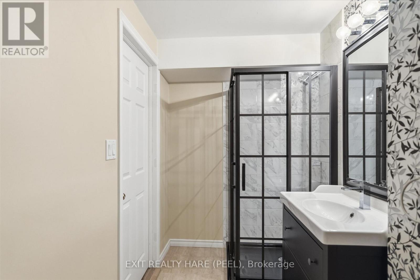 174 IRWIN AVENUE - 40