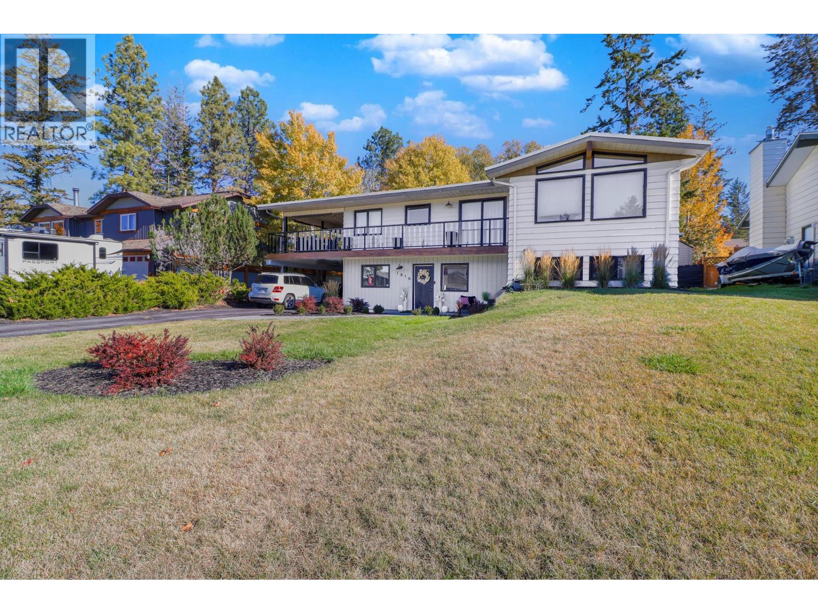 1816 MT CONNELL Crescent - 1