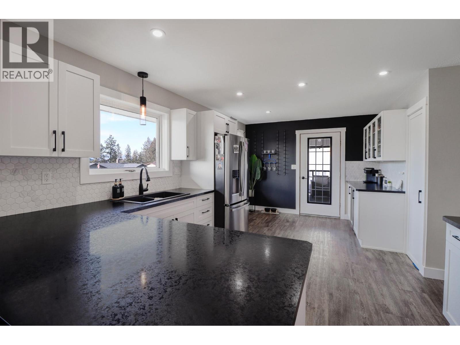1816 MT CONNELL Crescent - Image 13